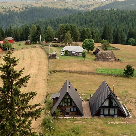 Mokki Villa Mărişel Exteriör bild