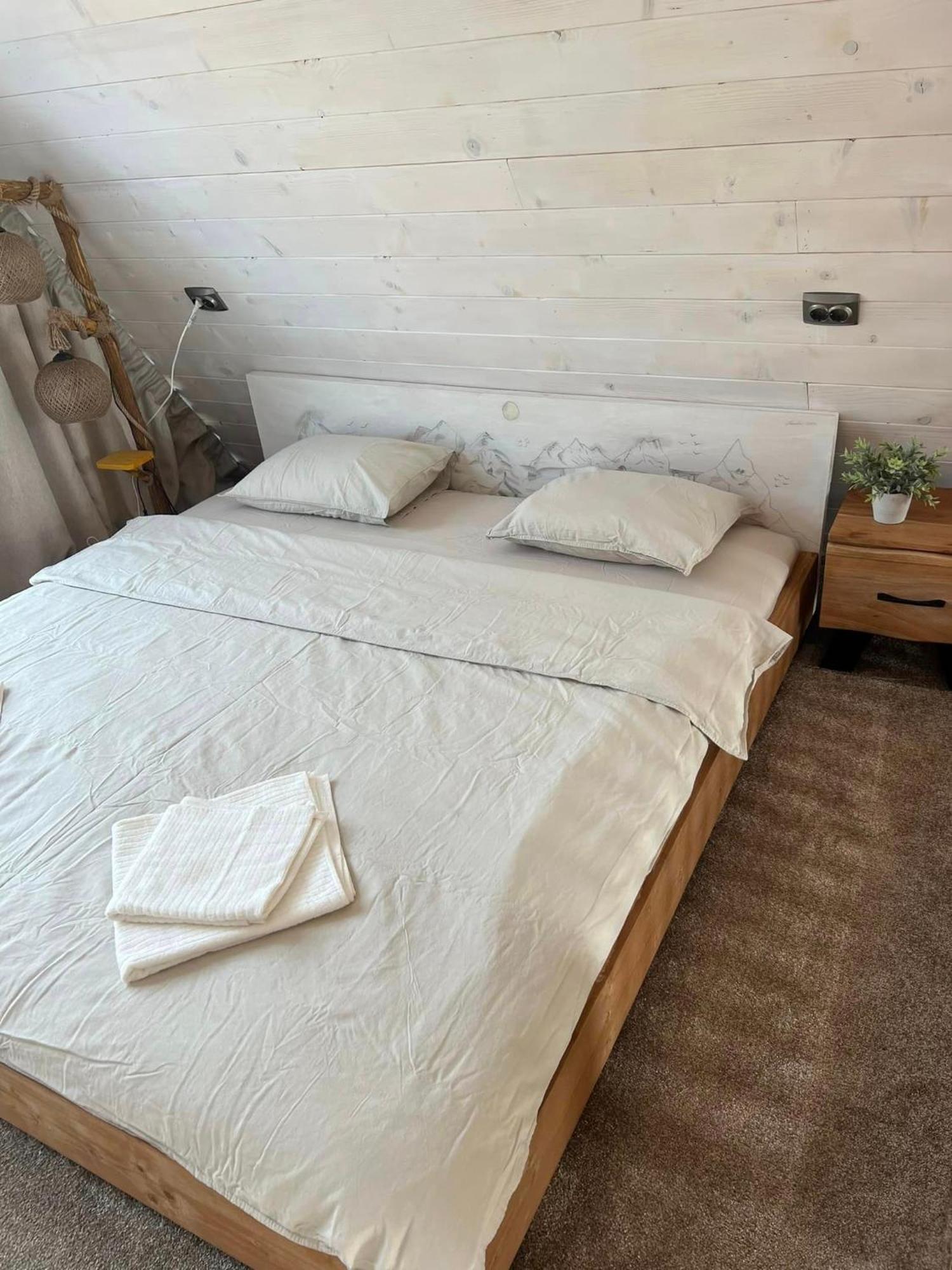 Mokki Villa Mărişel Exteriör bild