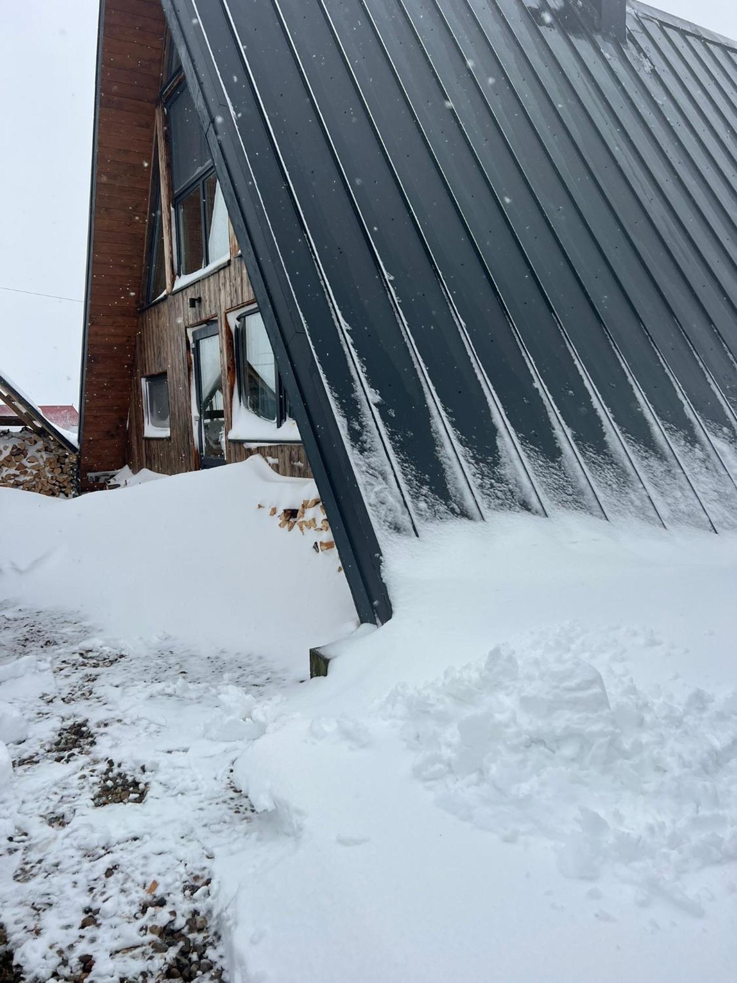 Mokki Villa Mărişel Exteriör bild