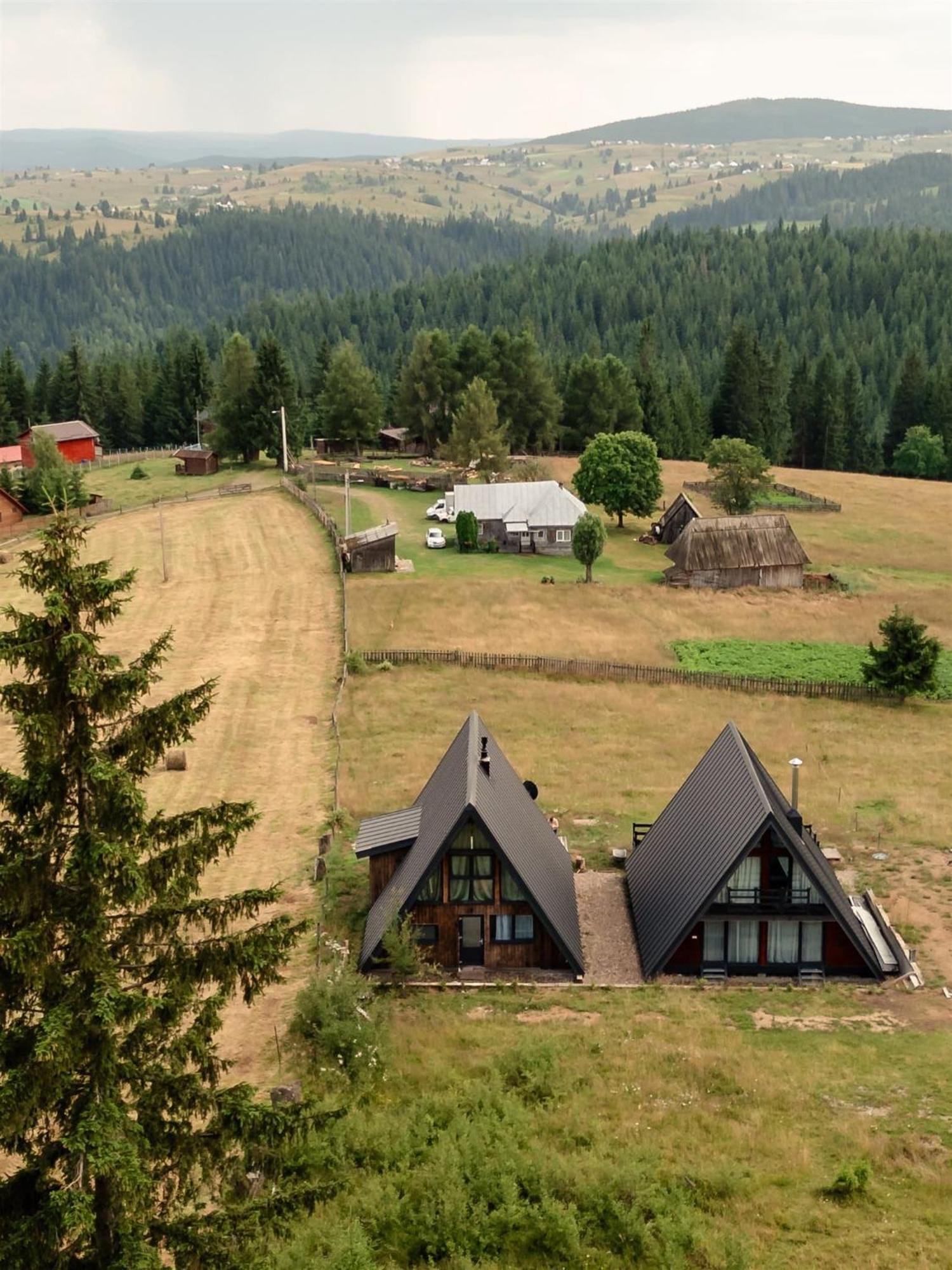 Mokki Villa Mărişel Exteriör bild