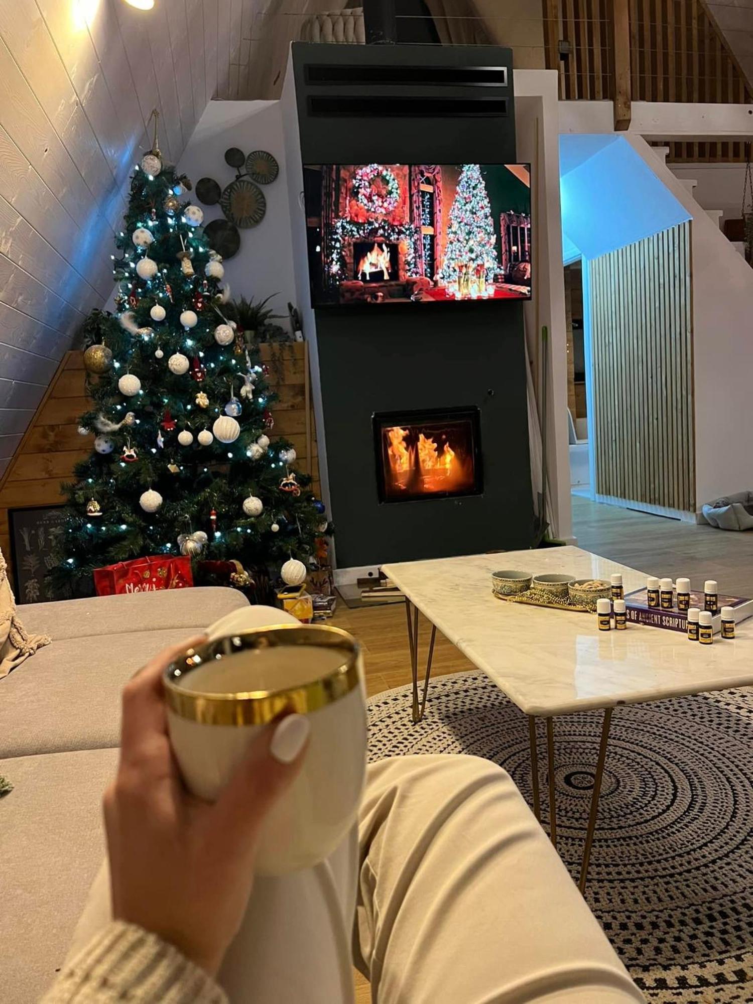 Mokki Villa Mărişel Exteriör bild