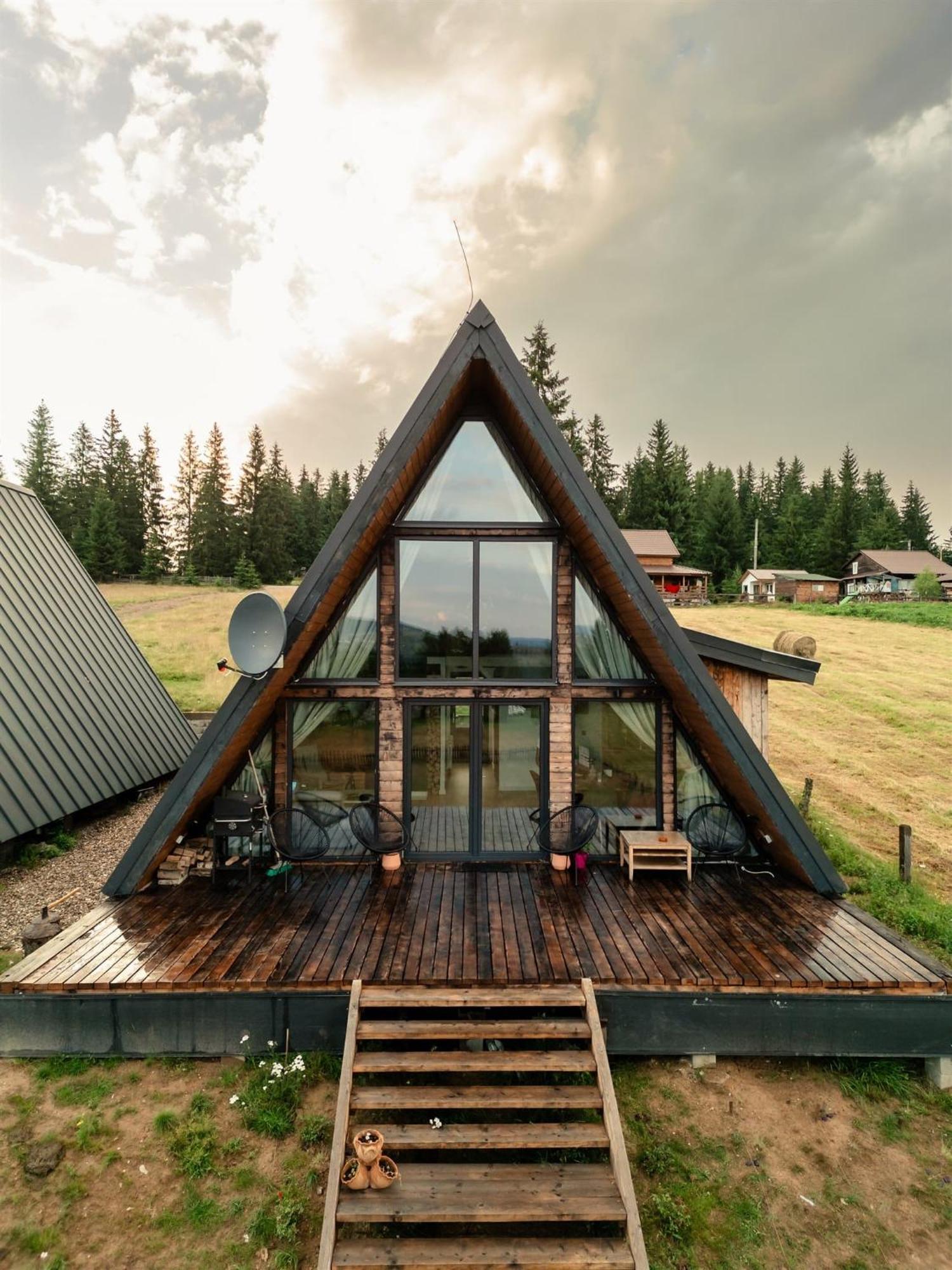Mokki Villa Mărişel Exteriör bild